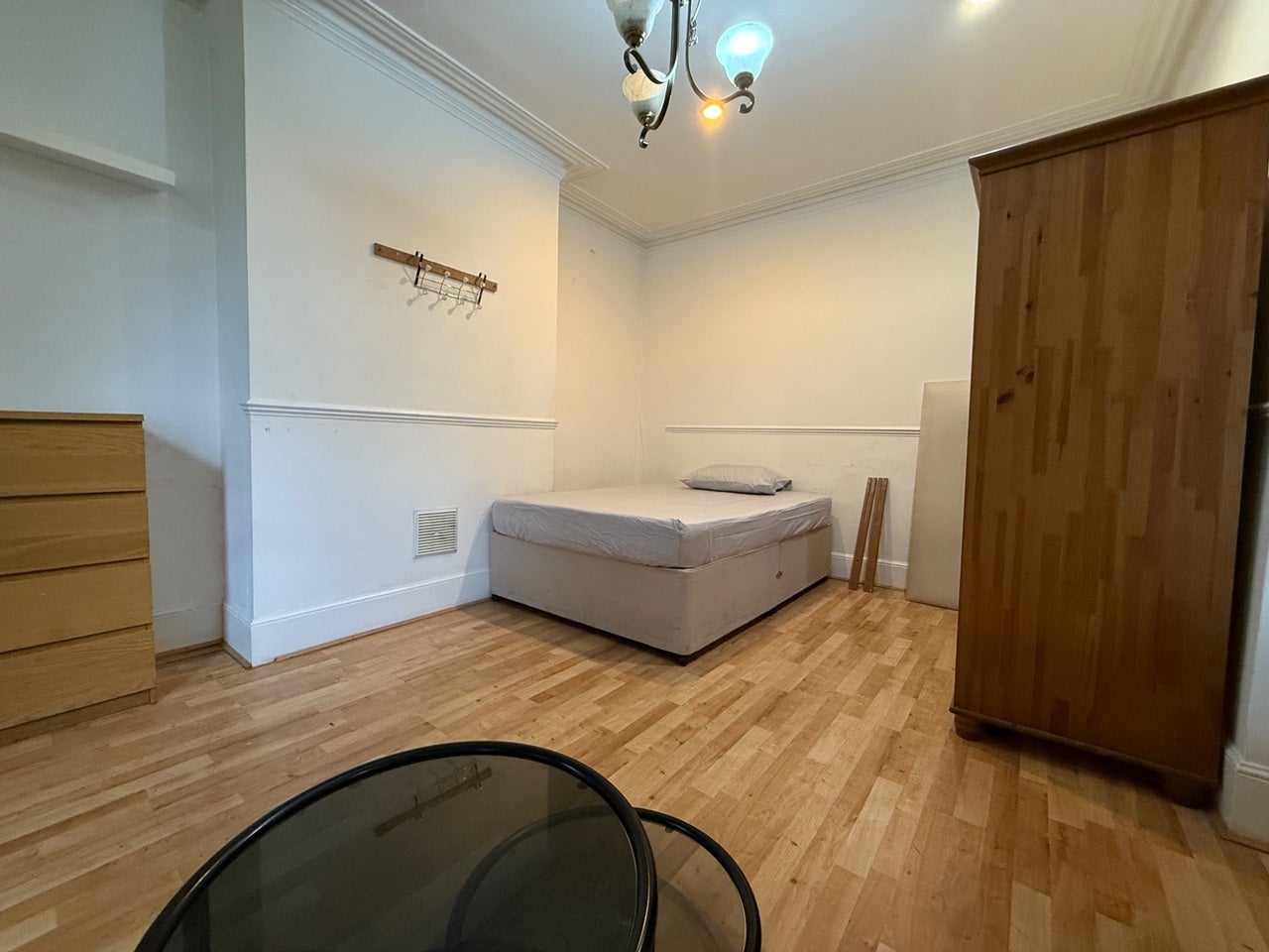 Room Maryland Road in Greater London