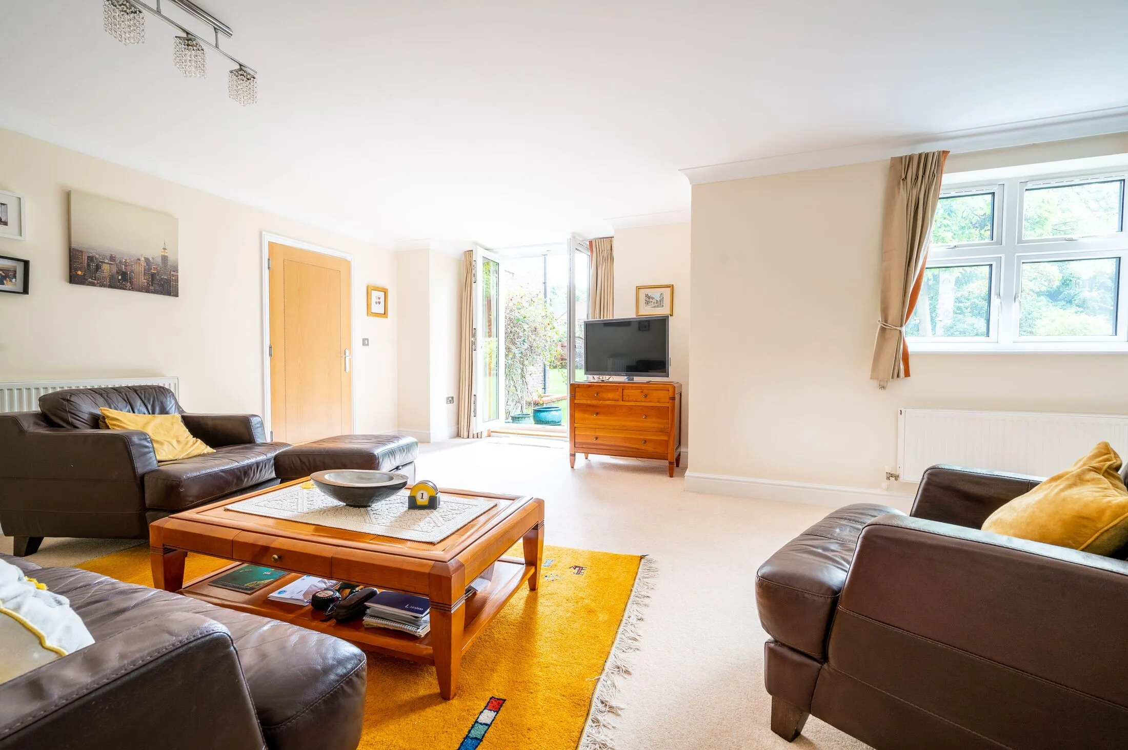 Flat Clandon Road in Guildford