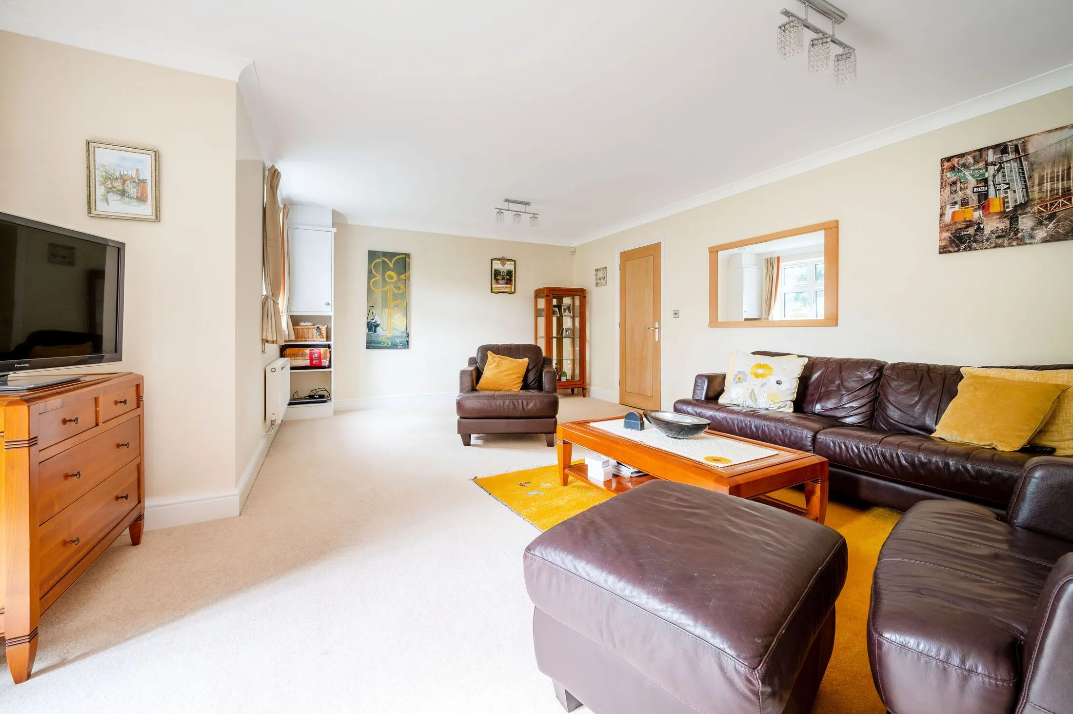 Flat Clandon Road in Guildford