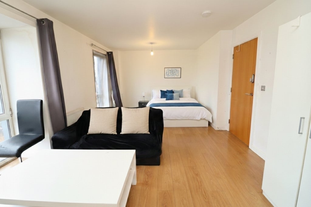 Room Globe Road in Greater London