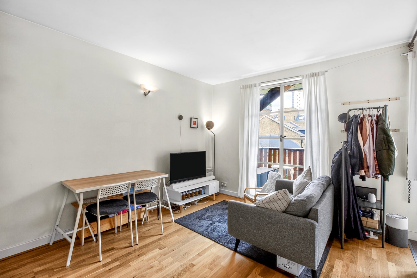 Flat Queen Elizabeth Street in Greater London