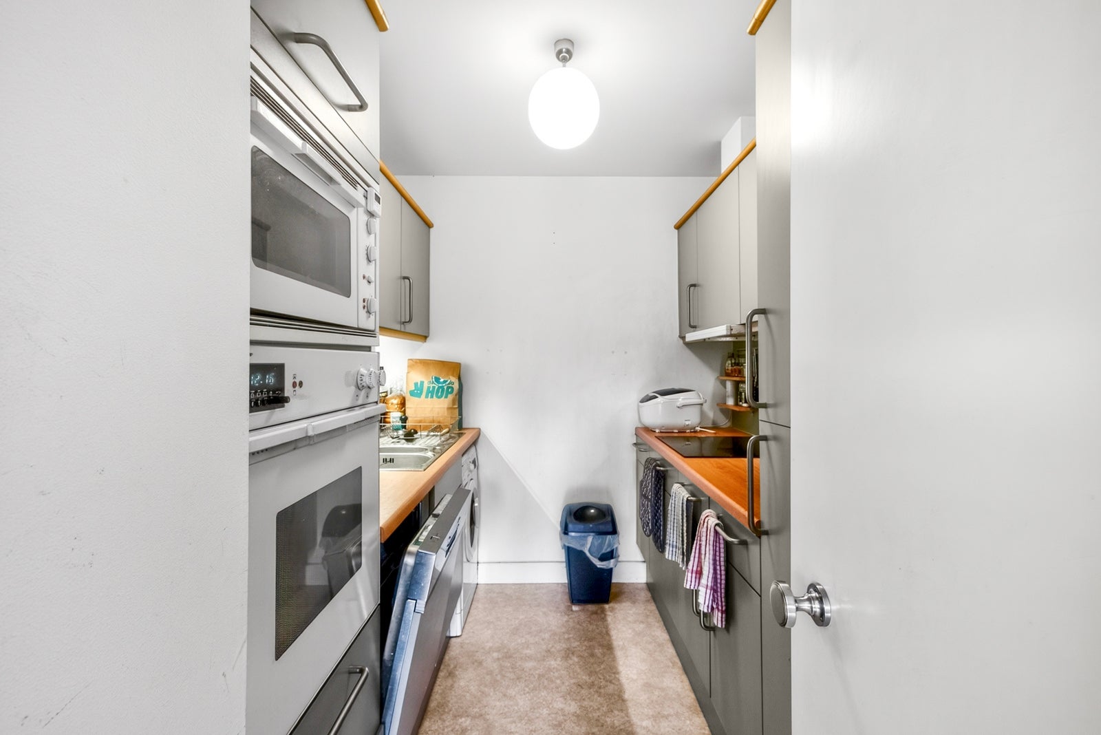 Flat Queen Elizabeth Street in Greater London