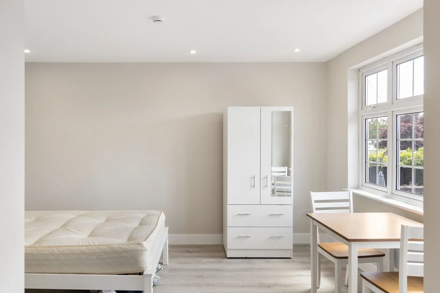 Flat Kingston Road in Epsom and Ewell