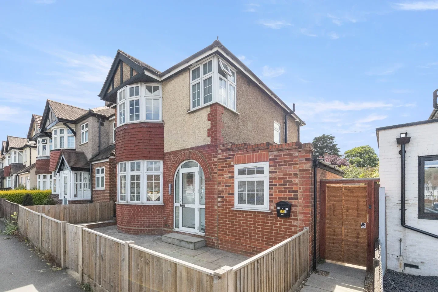 Flat Kingston Road in Epsom and Ewell