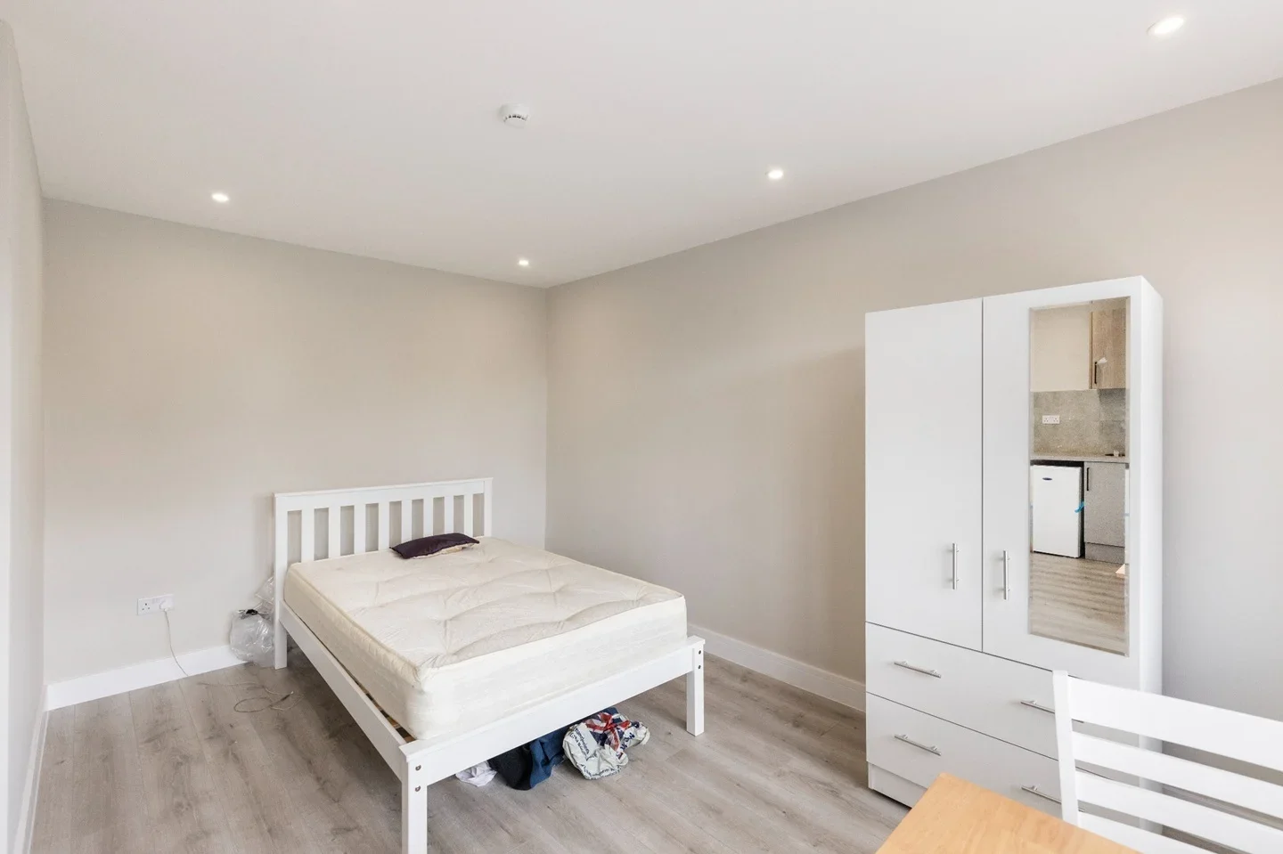 Flat Kingston Road in Epsom and Ewell