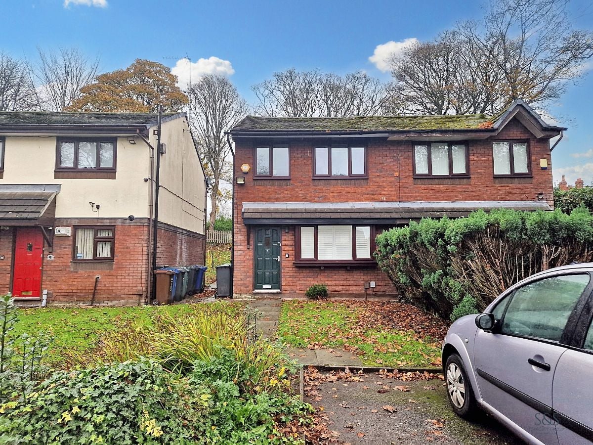 House Crescent Grove in Prestwich