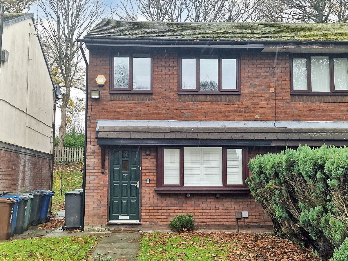 House Crescent Grove in Prestwich