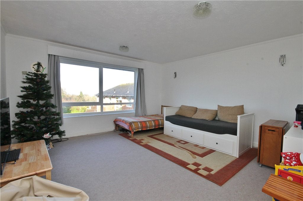 Flat Powell Close in Guildford