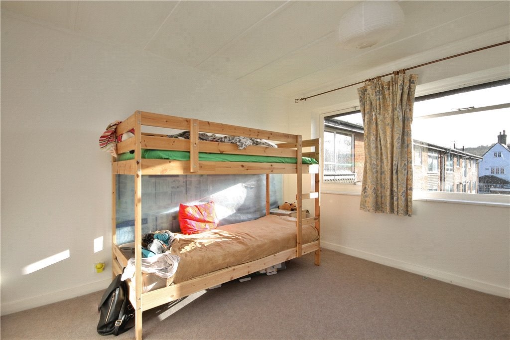 Flat Powell Close in Guildford