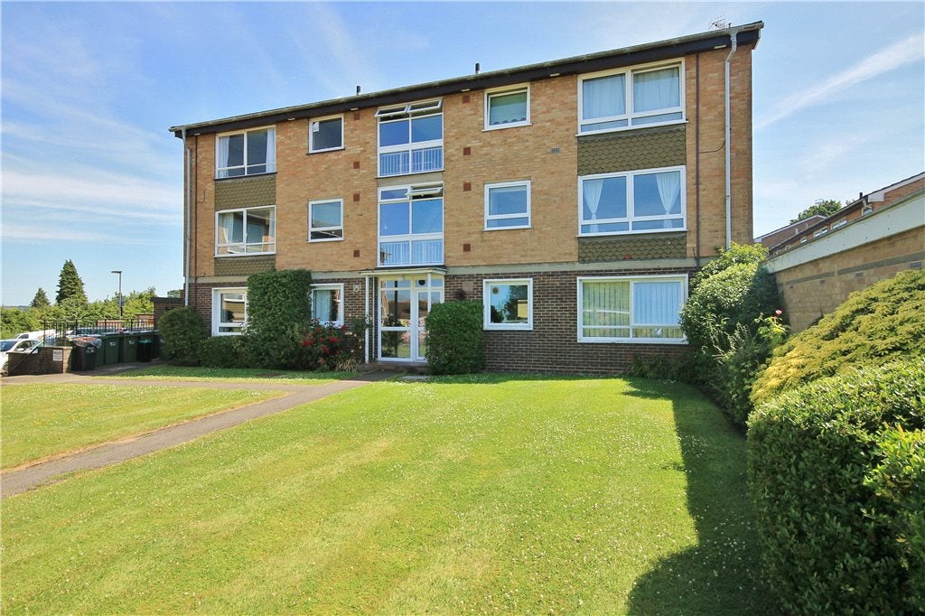 Flat Powell Close in Guildford