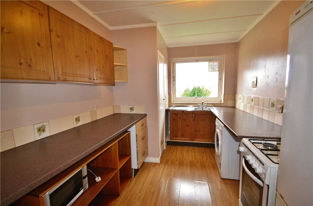 Flat Powell Close in Guildford
