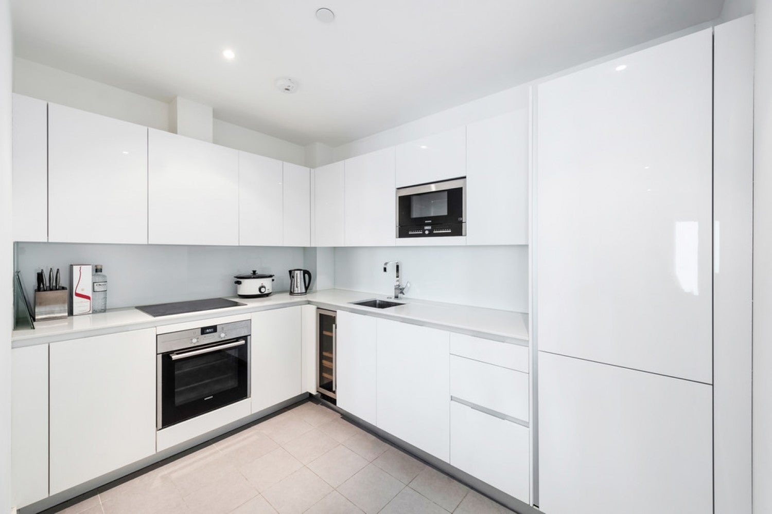 Flat Juniper Drive in Greater London