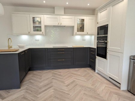 Flat Chewton Farm Road in Highcliffe-on-Sea