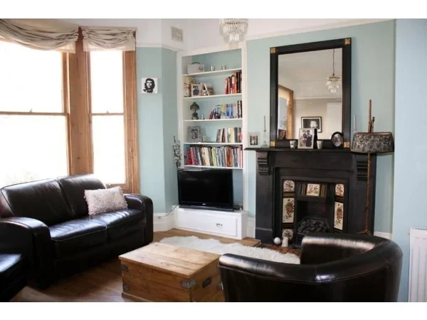 Flat Croxley Road in City of Westminster