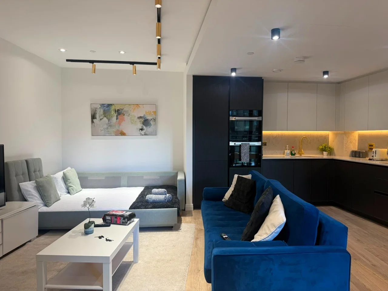 Flat Dingley Road in Greater London