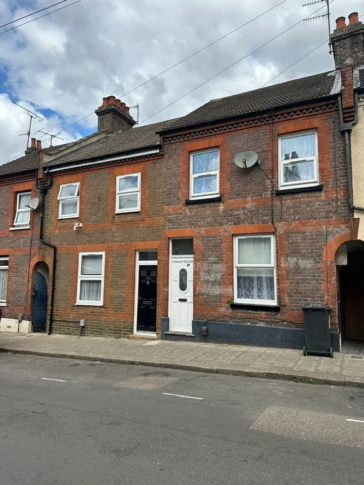 House Ridgway Road in Luton