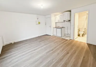 Flat Rue Clovis Hugues in Paris