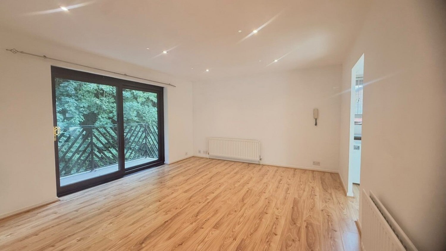 Flat The Mount in Warlingham