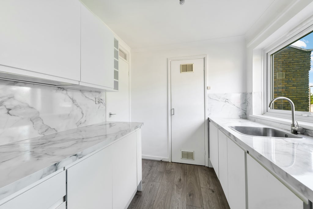 Flat Nantes Close in Greater London