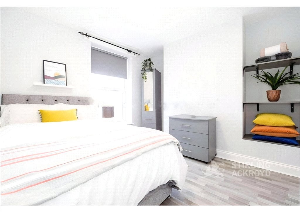 Room Waterloo Road in Rushmoor