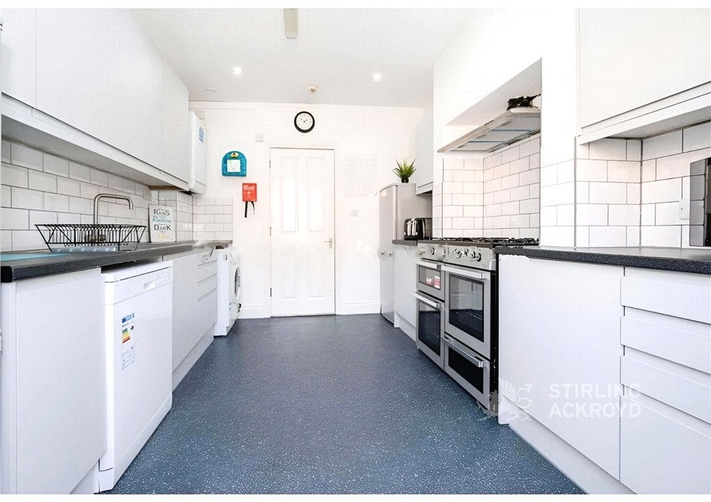 Room Waterloo Road in Rushmoor