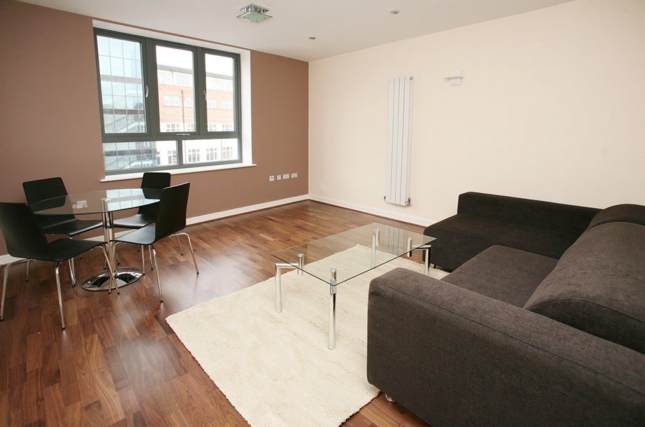 Flat Fenton Street in Greater London