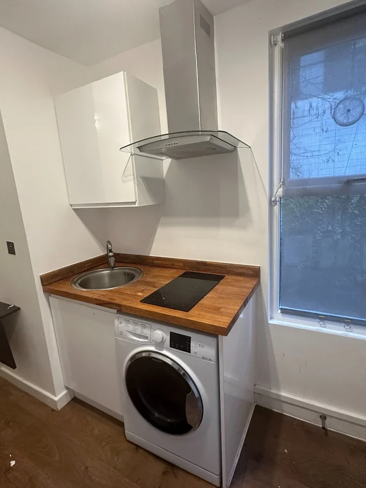 Flat Crouch Hill in Greater London