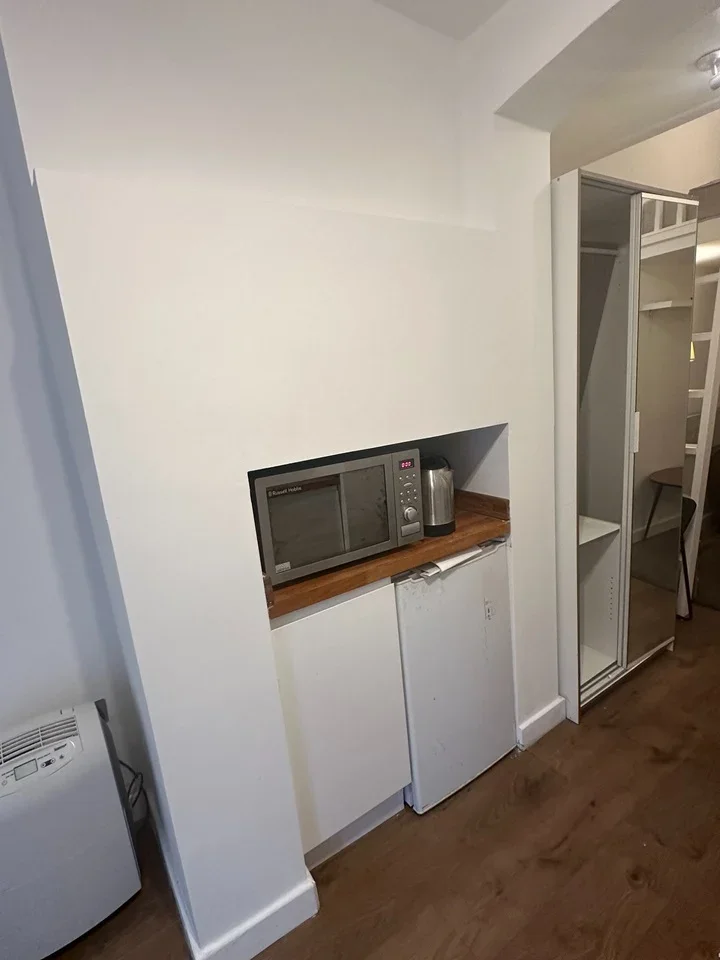 Flat Crouch Hill in Greater London
