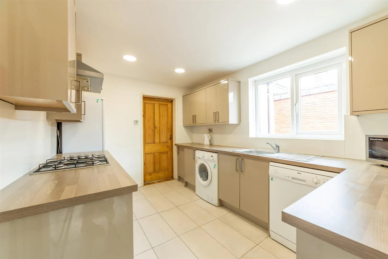 Flat Ancrum Street in Newcastle upon Tyne