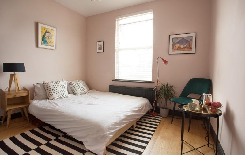 Room Elthorne Avenue in Greater London