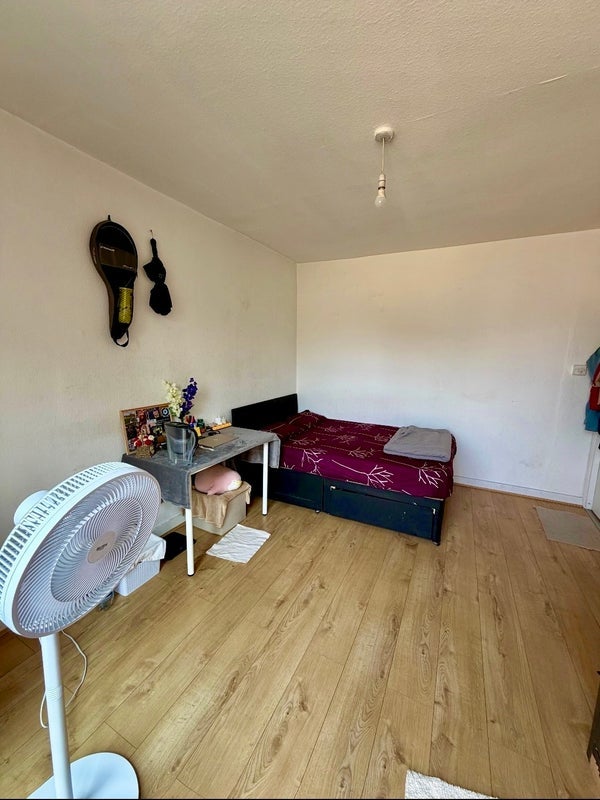 Room Hillcroft Crescent in Greater London