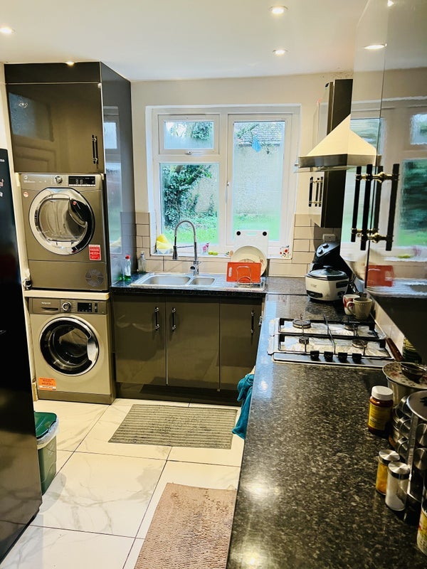 Room Hillcroft Crescent in Greater London