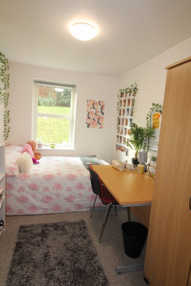 Flat Greenhill Road in Winchester