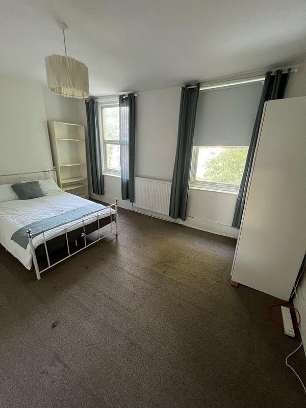 Room London Road in Greater London