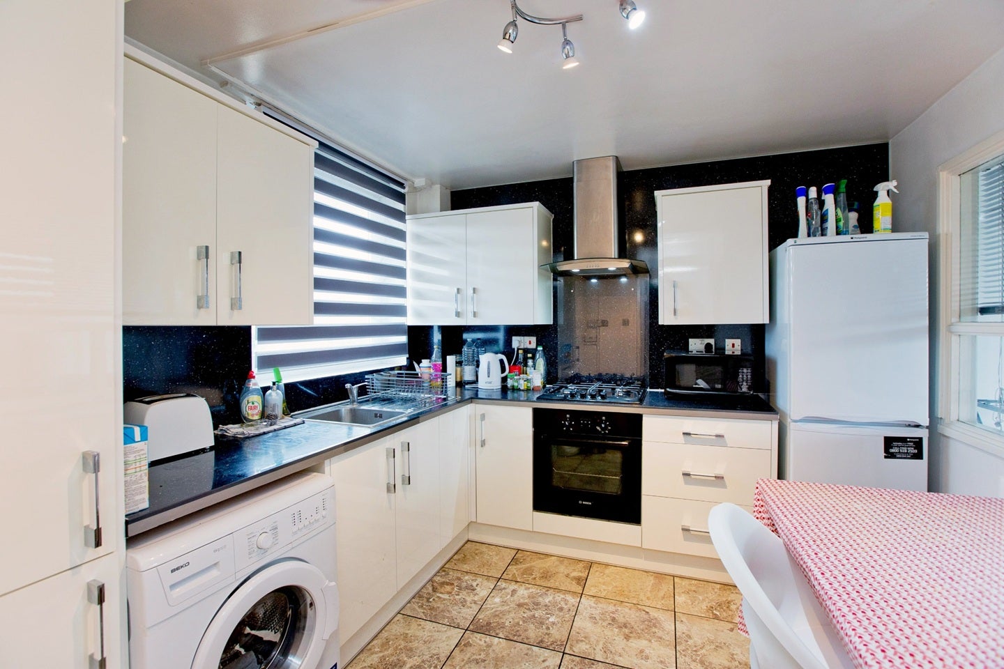 Flat Hanbury Street in Greater London