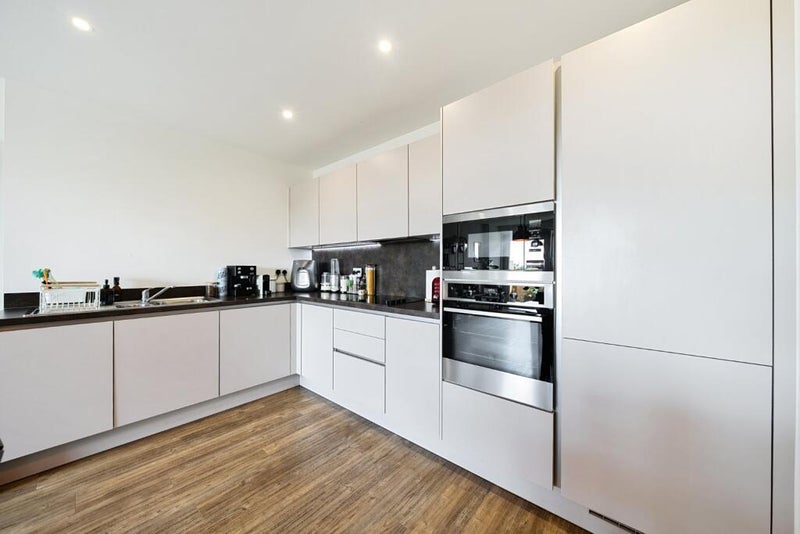 Flat Naomi Street in Greater London