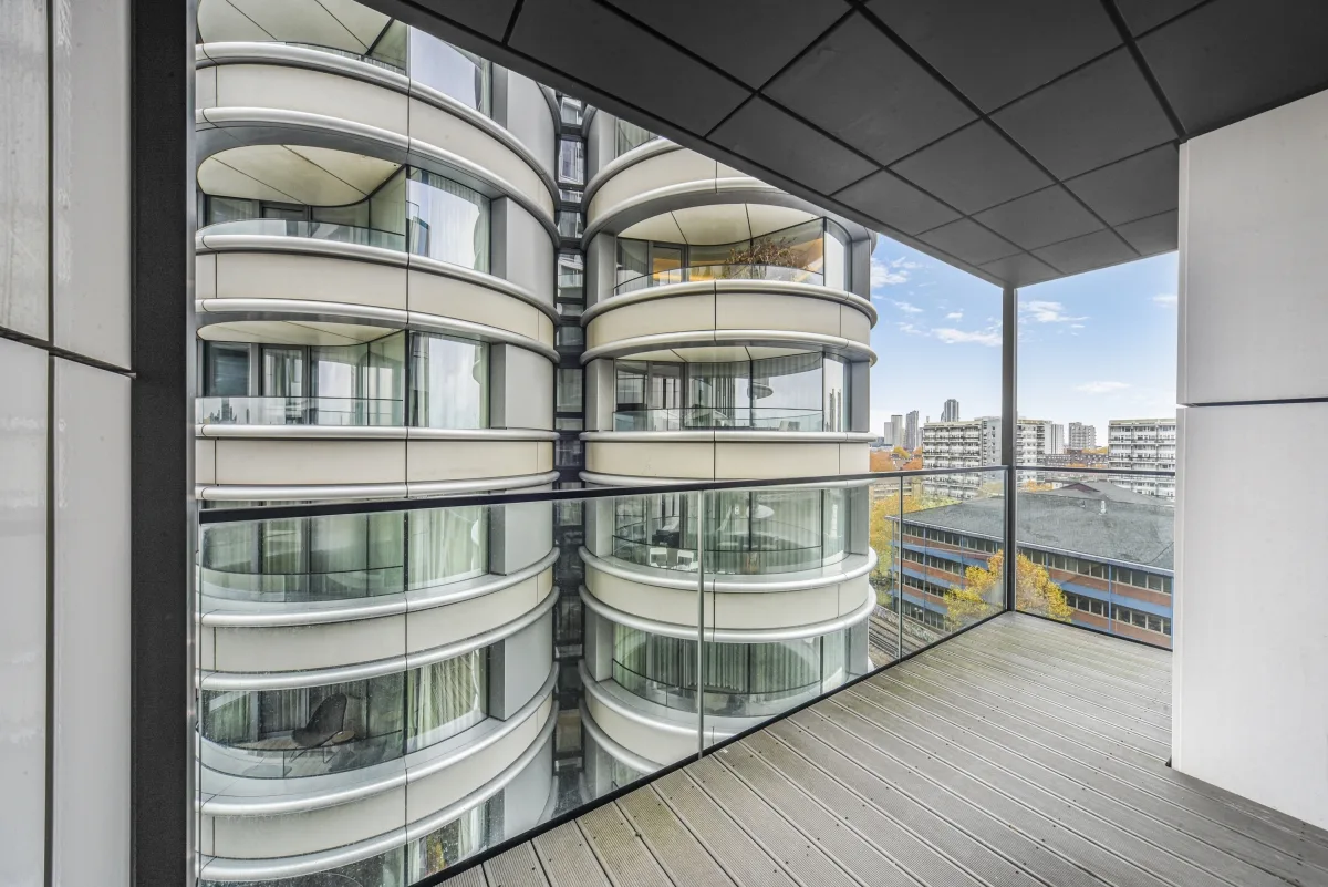 Flat Albert Embankment in Greater London