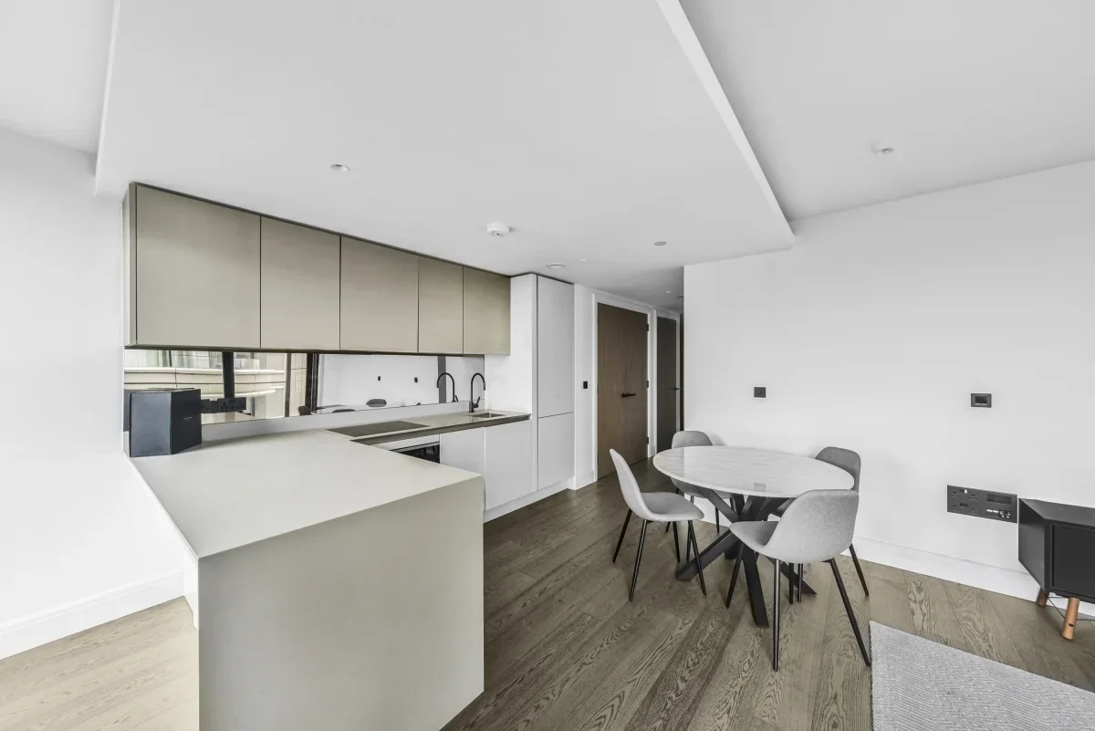 Flat Albert Embankment in Greater London