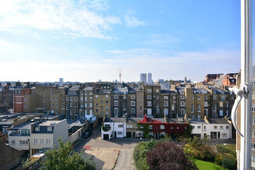 Flat Park Crescent in City of Westminster