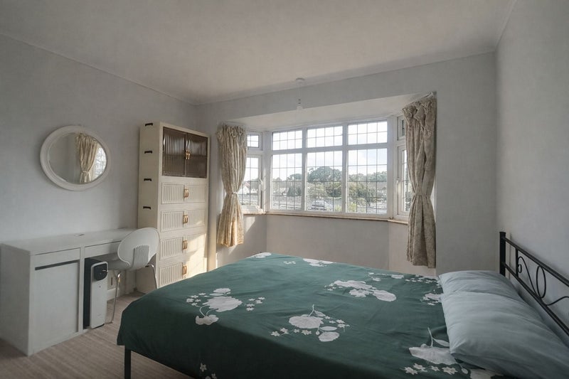 Room Beverley Way in Greater London