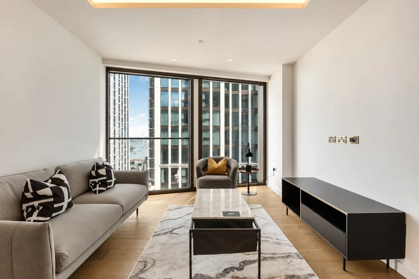 Flat Carnation Way in Greater London