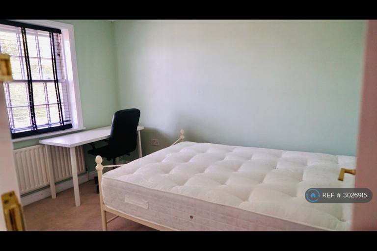 Room Mead Lane in Arun