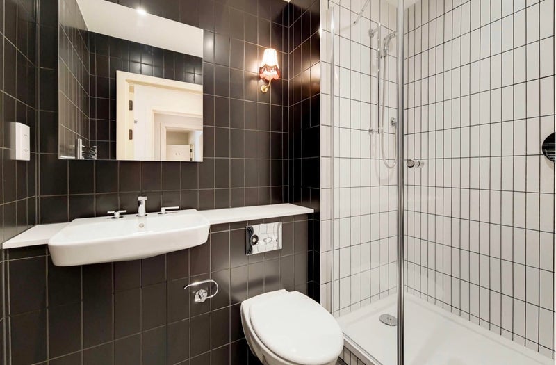 Room Lakeside Way in Greater London