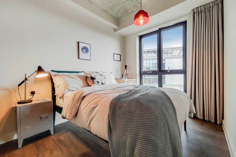 Room Lakeside Way in Greater London