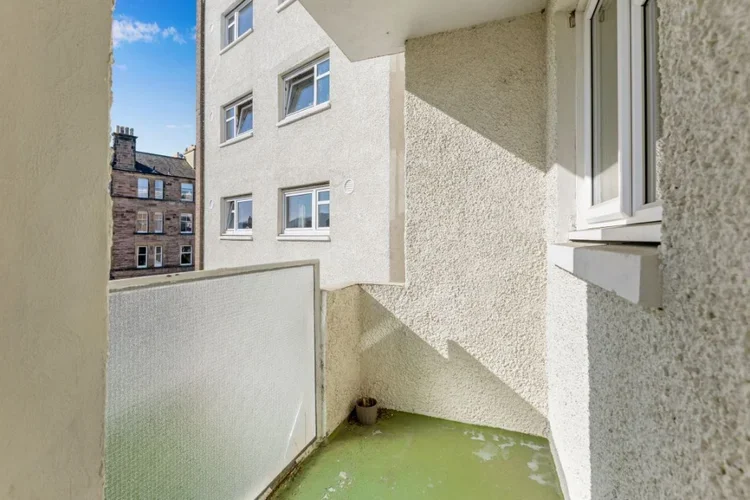 Flat Falcon Court in City of Edinburgh
