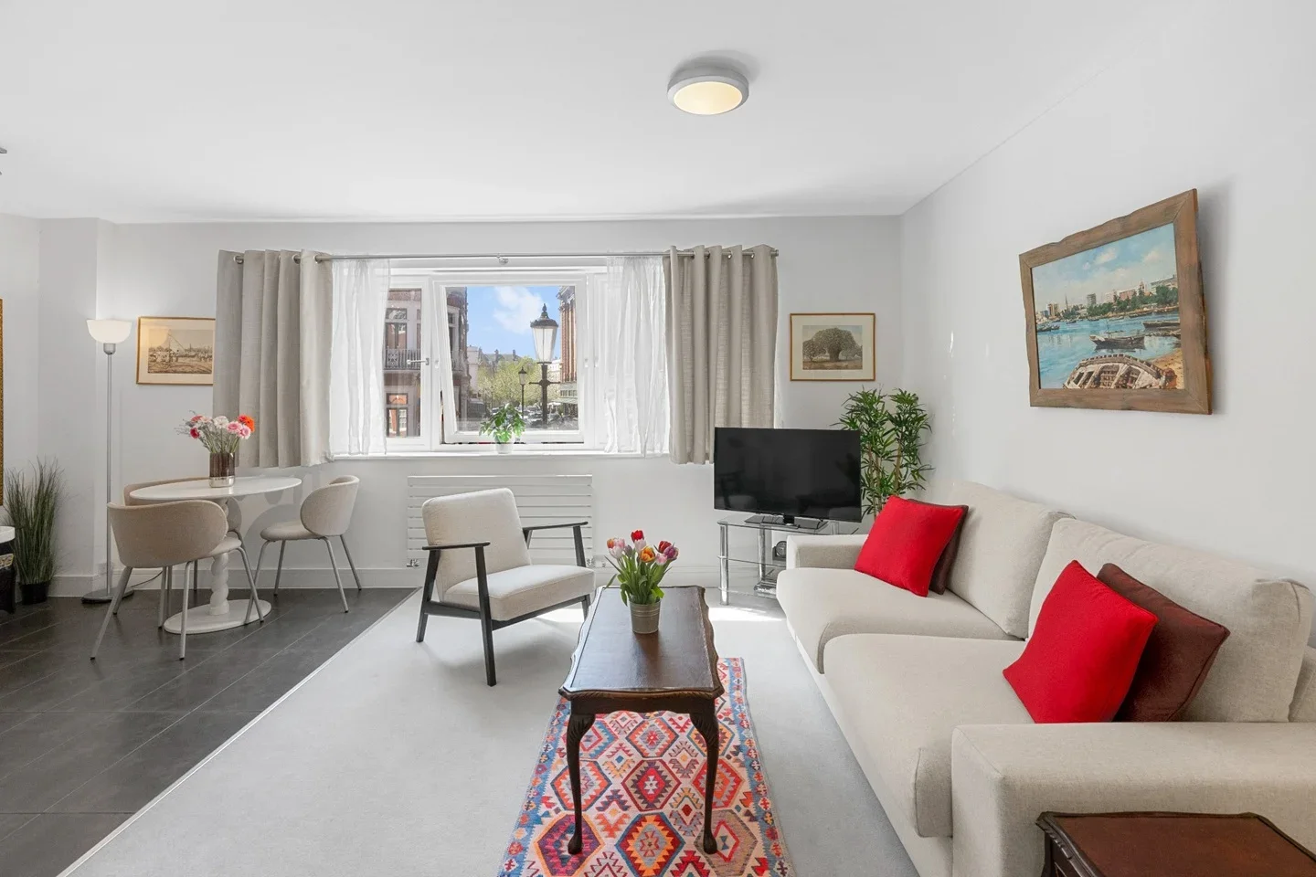 Flat Hans Crescent in Greater London