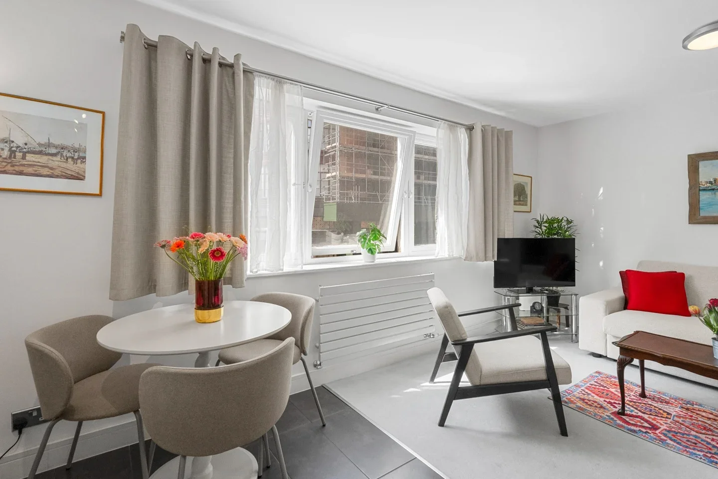 Flat Hans Crescent in Greater London