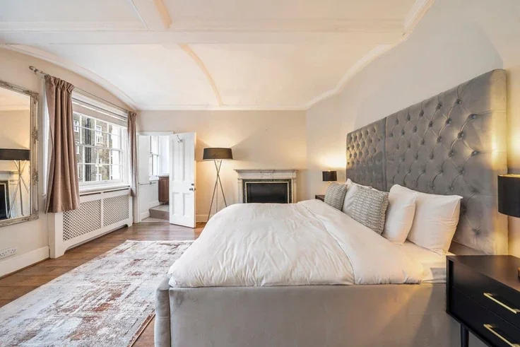 Flat Lyall Street in City of Westminster
