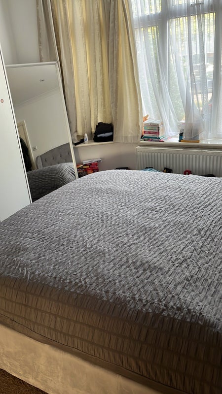 House Honeypot Lane in Greater London