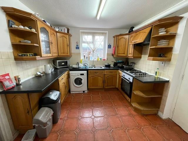 Room Merlin Crescent in Greater London